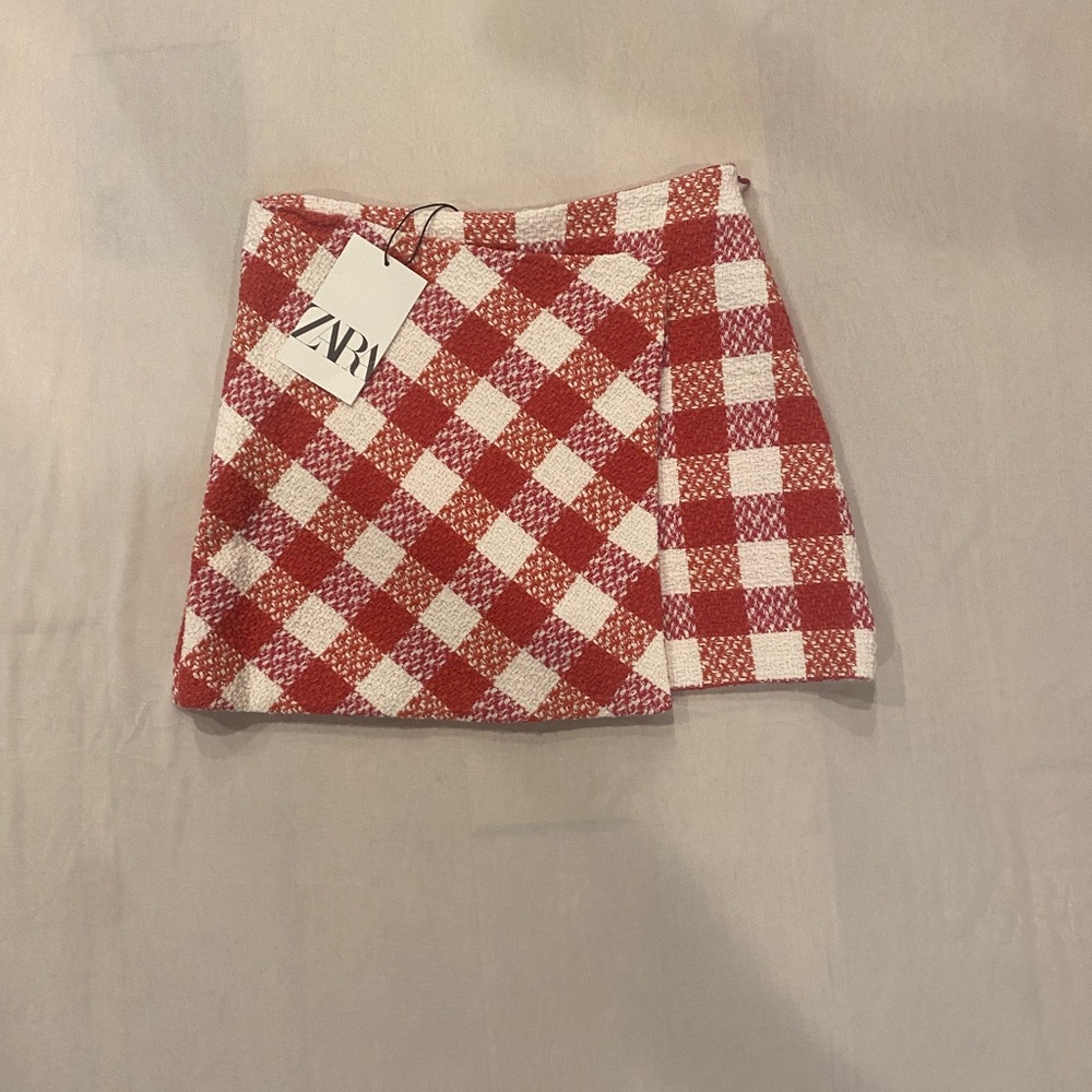New Zara pink skirt - never worn